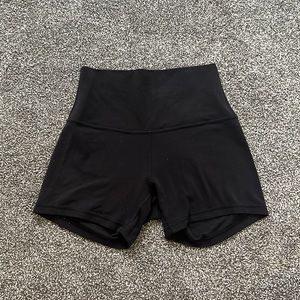 Lulu highrise align biker shorts 4” size 6